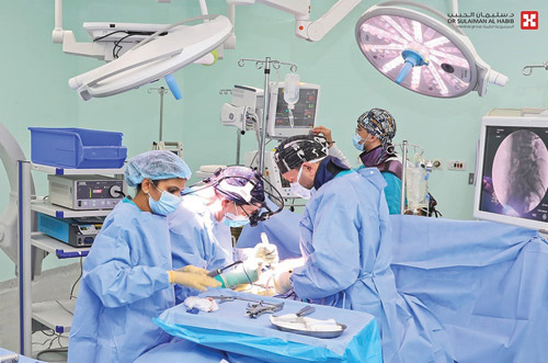 مستشفى الدكتور سليمان الحبيب بالقصيم ينقذ ثلاثينياً من العمى الدائم 