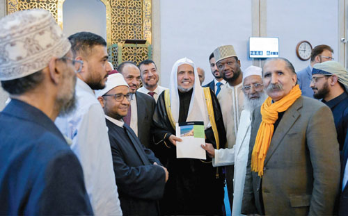 القيادات الإسلامية البريطانية تلتقي أمين رابطة العالم الإسلامي 