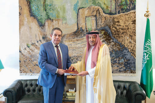 وزير الخارجية يتلقى رسالة من وزير الخارجية الروسي 