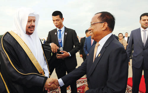 رئيس مجلس الشورى يستهل زيارة رسمية إلى كمبوديا 