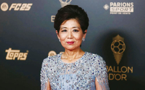 ميشيل كانغ تتولى رئاسة نادي ليون الفرنسي 