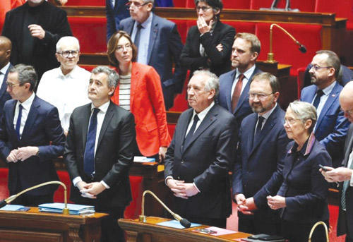 الحكومة الفرنسية تواجه تصويتا بحجب الثقة 