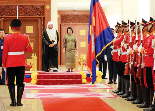 رئيس مجلس الشورى يبحث مع رئيسة الجمعية الوطنية بكمبوديا تعزيز التعاون البرلماني 