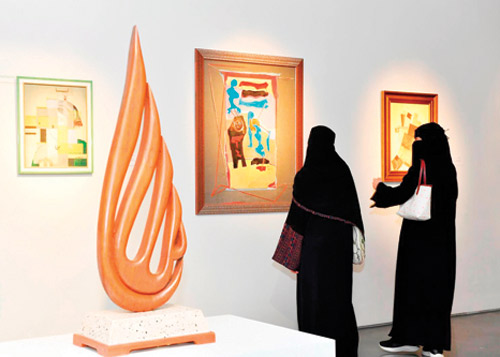 معرض «ملامح متغيّرة» بجدة يتيح للزوّار استكشاف المشهد الفني الحديث بمنطقة الخليج 