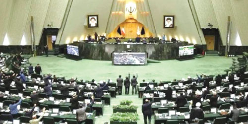 إيران تعلق التعاون مع الوكالة الدولية للطاقة الذرية 