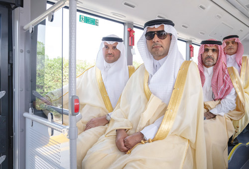 محافظ الأحساء يدشن انطلاقة مشروع النقل العام بالحافلات 