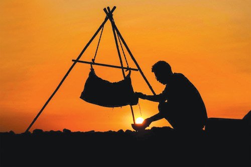 الصميل.. بديل الثلاجة الحيّ في حياة البادية 