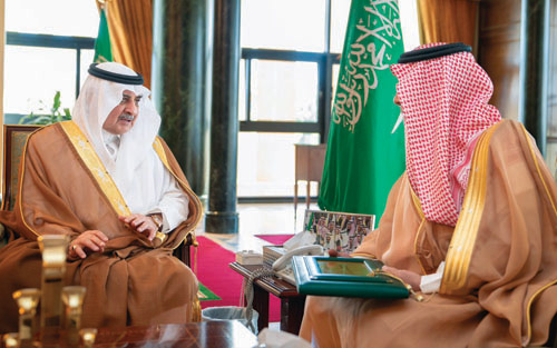 أمير منطقة تبوك يطلع على التقرير الشامل لأداء إدارة التعليم 