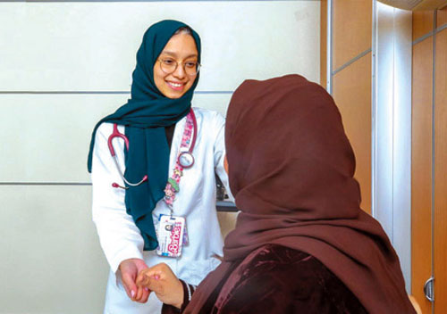 22 عامًا من العناية الممتدة بين «التخصصي» ومريضة 