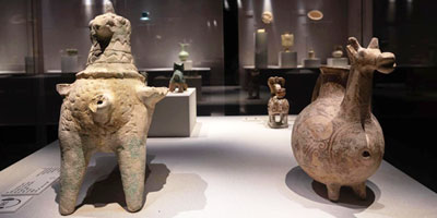 مقتنيات وأعمال فنية نادرة في متحف دار الفنون الإسلامية 