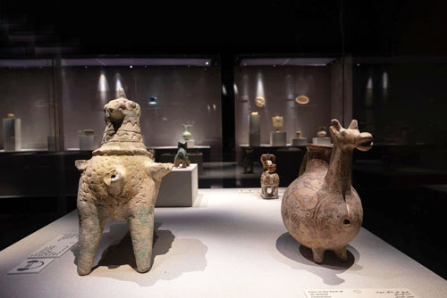 مقتنيات وأعمال فنية نادرة في متحف دار الفنون الإسلامية 