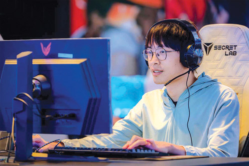 كيف تحوّلت الألعاب الإلكترونية إلى صناعة كبرى في السعودية؟ 