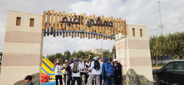 «دروب السروات» الرياضية تنظم برنامجاً للمشي 