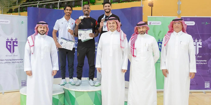 الأمير فهد بن جلوي يتوج أبطال المبارزة 