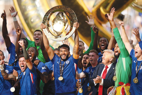 الأزرق تألق وسحق باريس 