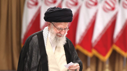 خامنئي: إيران مستعدة للرد على أي هجوم عسكري جديد 