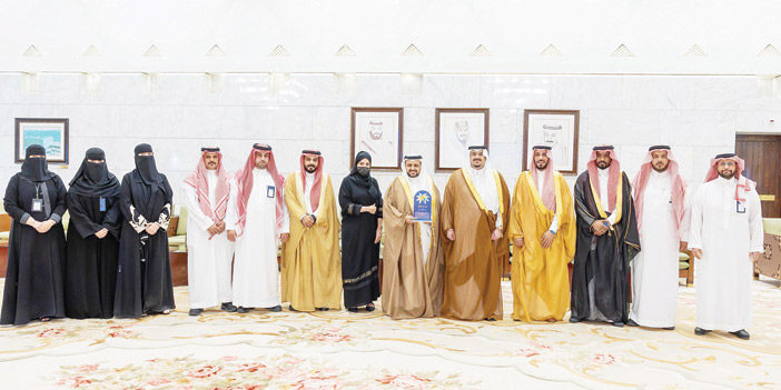  سموه يلتقي مدير فرع الموارد البشرية