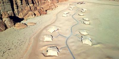 العُلا.. وجهة سياحية صيفية تجمع بين الطبيعة والفخامة 