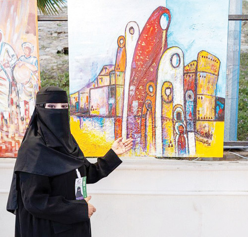 د. منال الرويشد مع عملها