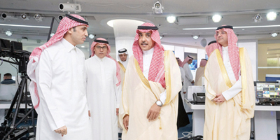 وزير الإعلام يزور مقر شبكة «العربية» بالرياض 