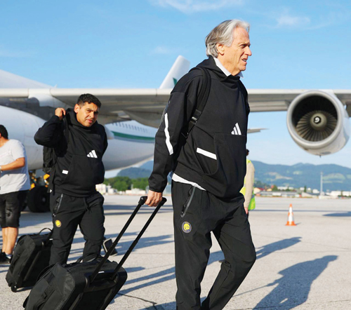 من وصول فريق النصر للنمسا