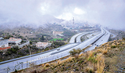 رحلة صيفية ساحرة تعانق الغيوم في الباحة 