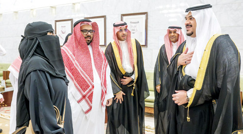  نائب أمير الرياض مستقبلاً رئيس مجلس إدارة ومنسوبي مركز التميز للتوحد