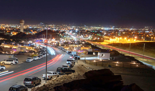 متنزه القرعاء بسكاكا يستقطب محبي الجلسات المفتوحة بإطلالة بانورامية 