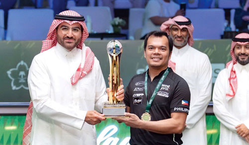 نائب وزير الرياضة يتوج «كارلو بيادو» ببطولة العالم للبلياردو 