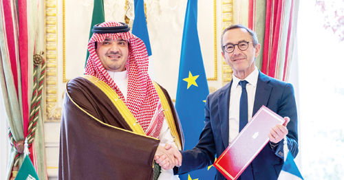 وزير الداخلية ونظيره الفرنسي يوقعان الوثيقة التنفيذية لمسارات التعاون الأمنية 