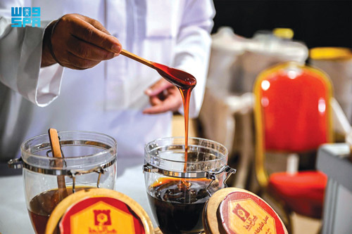 عسل «الشوكة المُعتق» يعكس ثراء الباحة وتنوعها النباتي 