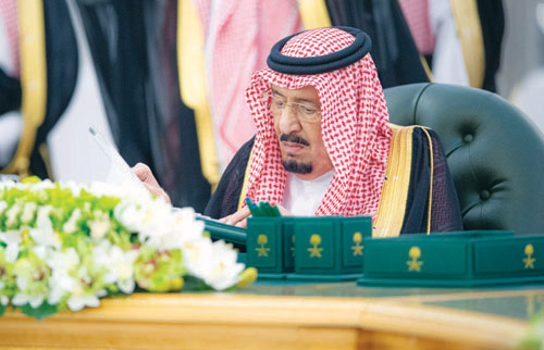 خادم الحرمين الشريفين خلال ترؤسه جلسه مجلس الوزراء