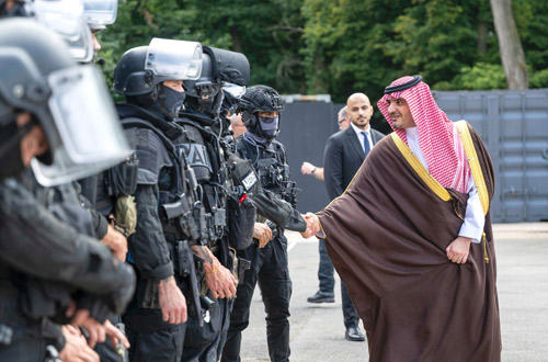 وزير الداخلية يطلع على مهام العمليات الأمنية لشرطة باريس وقوات الردع الأمني 