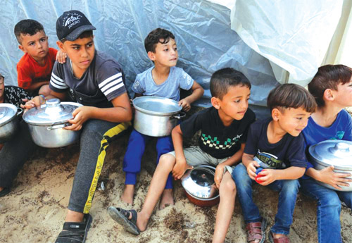 وزير الدفاع الإيطالي: سنبدأ في إسقاط المساعدات جوًا على غزة 