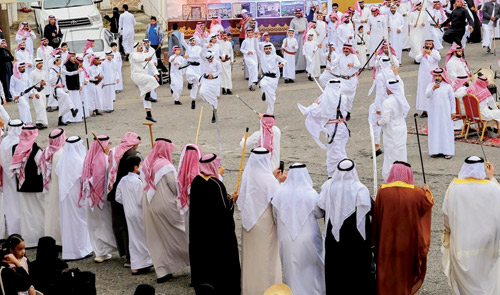 ببرامج ثقافية وترفيهية متنوعة 