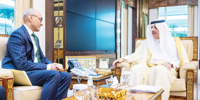 نائب وزير الداخلية المُكلَّف يلتقي سفير باكستان 