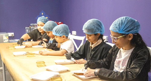 «مطبخ الطاهي» يجذب الأطفال في معرض المدينة للكتاب 