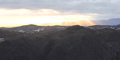 مشاهد ضوئية آسرة تطل من قمم عسير 