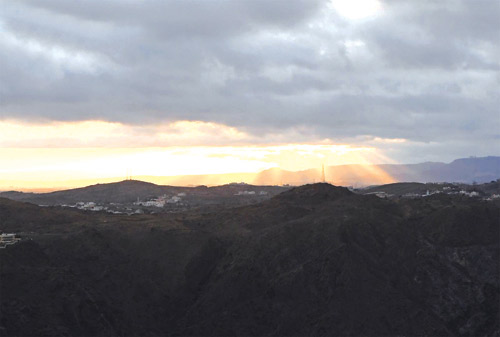 مشاهد ضوئية آسرة تطل من قمم عسير 