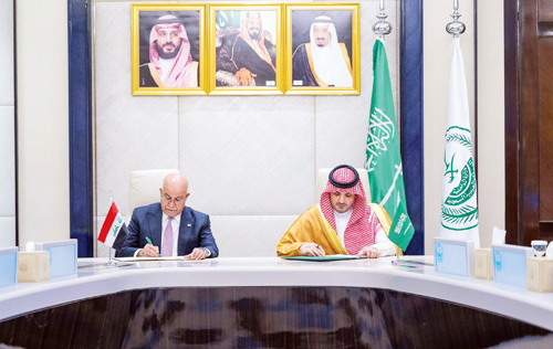  وزير الداخلية يوقع مذكرة التفاهم مع وزير الصحة العراقي