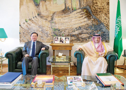 نائب وزير الخارجية يستعرض مع السفير الصيني العلاقات الثنائية 