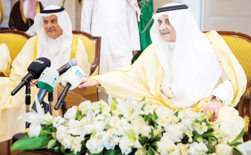  سموه خلال تدشينه المشروعات يوم امس