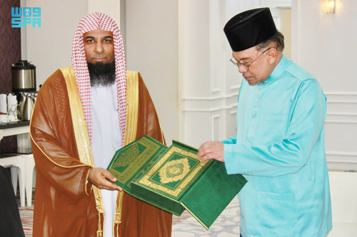 رئيس وزراء ماليزيا يستقبل إمام وخطيب المسجد النبوي 