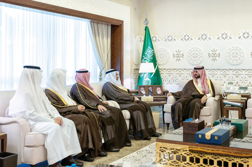  نائب أمير المنطقة الشرقية يتسلم تقرير مبادرة الوقف البلدي