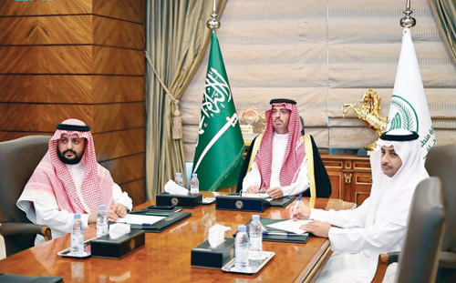 محافظ جدة يطلع على الاستعدادات الجارية لبطولة كرة القدم 