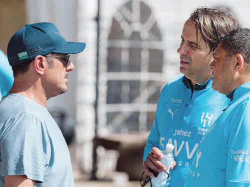  نقاش بين الرئيس نواف بن سعد والمدرب انزاغي