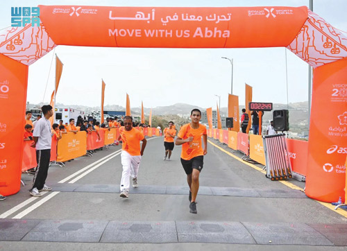 800 مشارك في سباق الجري بأبها 