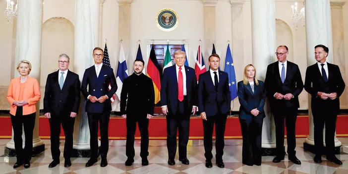 ترامب في صورة جماعية مع الرئيس الأوكراني وزعماء أوروبا