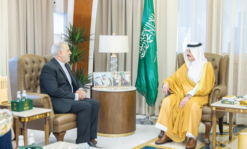 أمير المنطقة الشرقية مستقبلا السفير الإيراني