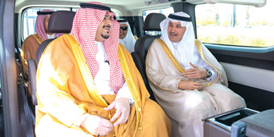 نائب أمير منطقة الرياض يستقل مركبة ذاتية القيادة 